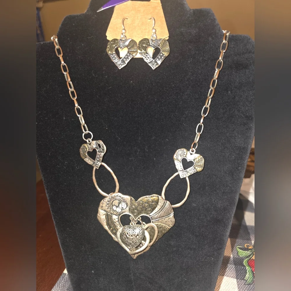 Vintage Heart Pendant Necklace and Earring Set - Picture 12 of 12